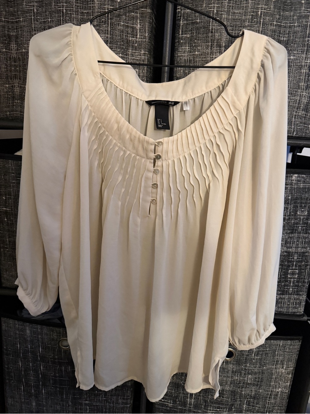 Ivory Blouse with pleated details on neck area size Small